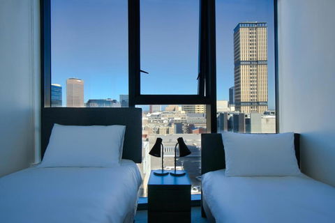 Rundle Retreat - 2BR Apartment With Stunning Views - 1 Gold Coast 2
