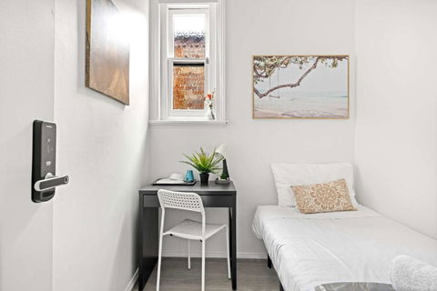 Rustic Single Room - Central Spot At Kengsinton - Shared Bathroom - Gold Coast 4U 1