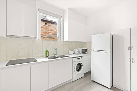 Rustic Single Room - Central Spot At Kengsinton - Shared Bathroom - Gold Coast 4U 3