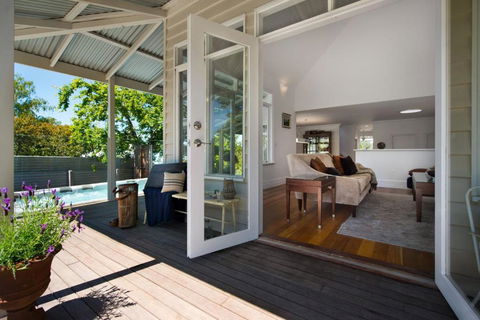 Sades - Accommodation Gold Coast 2