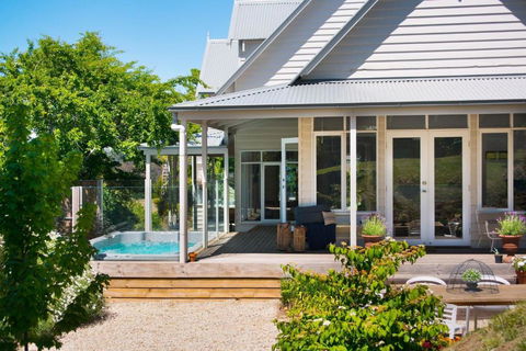 Sades - Accommodation Gold Coast 0