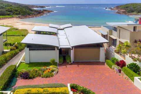 Sails On The Beachfront - Exclusive Seaside Home - Accommodation Gold Coast 0