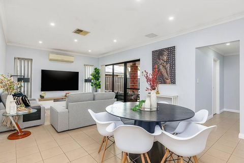 Saint James Hidden Gem! - Gold Coast 4U 0