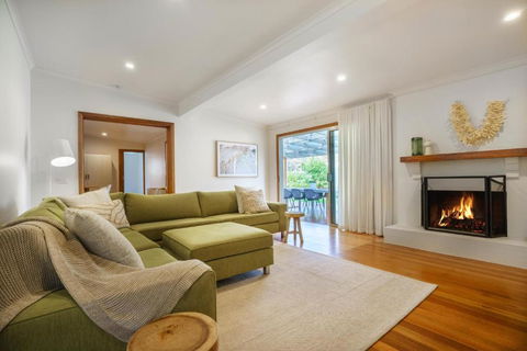 Salt Air Beach Retreat - 280m Walk To Foreshore, Check Out 5pm Sunday! - Accommodation Gold Coast 0
