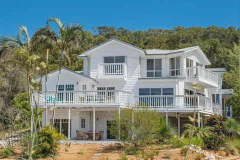 Salt Spray - Accommodation Gold Coast 0