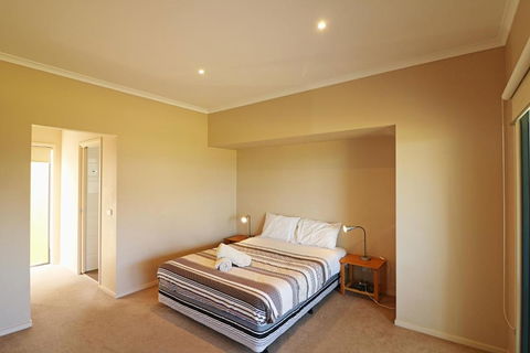 Saltwater Apartments - Accommodation Gold Coast 2
