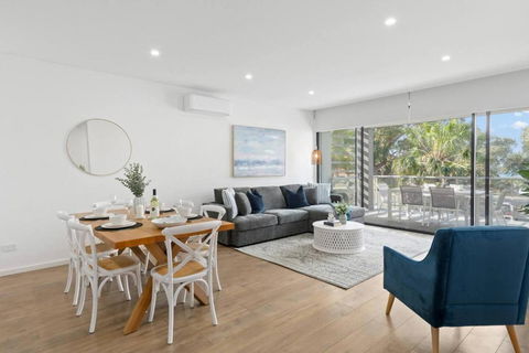Saltwater Escape - Contemporary Seaside Stunner - 1 Gold Coast 0