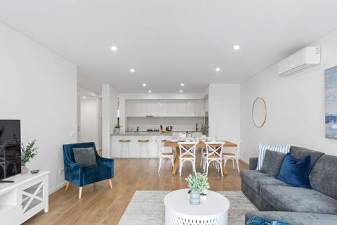 Saltwater Escape - Contemporary Seaside Stunner - 1 Gold Coast 1