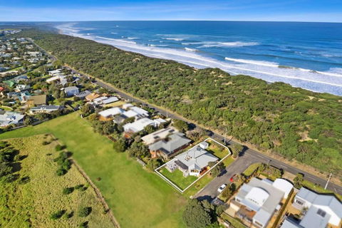 SALTWATER HOUSE - Opposite The Beach And Views Over The Lake! - Accommodation Gold Coast 0