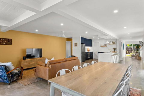 Salty Crab Bungalow - Accommodation Gold Coast 2