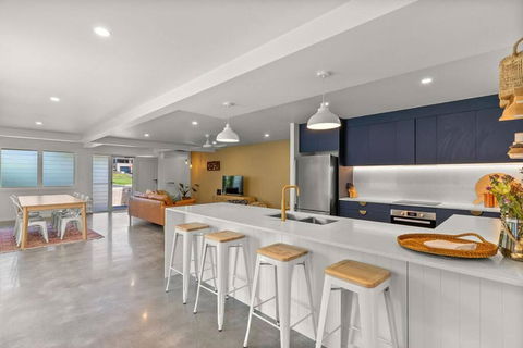 Salty Crab Bungalow - Accommodation Gold Coast 0