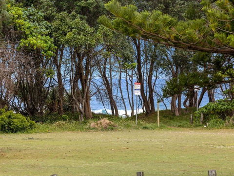 Salty Kisses On Marine Parade - Gold Coast 4U 1
