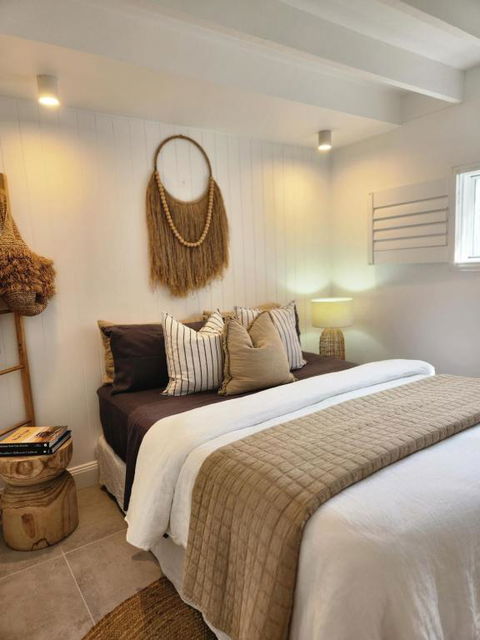 SALTY PALMS -Seaside Studio Apartment - Accommodation Gold Coast 1