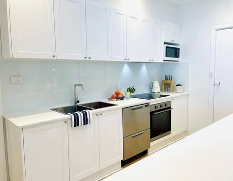 SALTY SNOOZE - Your Coastal Holiday House - 1 Gold Coast 2