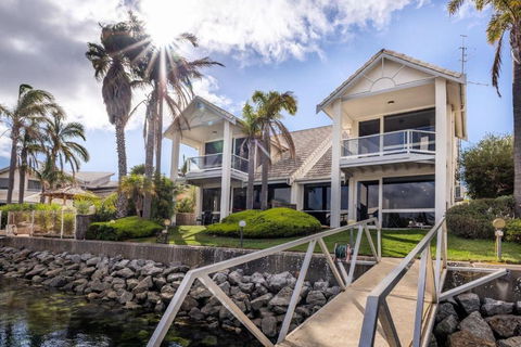 Salty Views - 1 Gold Coast 0