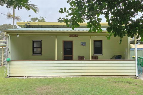 SALTYS AMITY POINT - Accommodation Gold Coast 0
