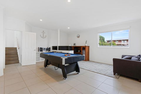 Sanctuary Lodge By Ready Set Stay - BYO LINEN & TOWELS - Accommodation Gold Coast 1