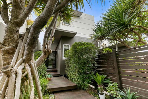 Sanctuary @ Sunshine - Accommodation Gold Coast 2