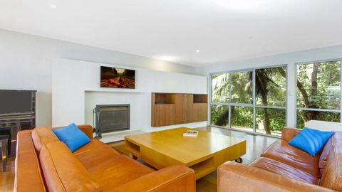 Sand & Sea - Pearl Beach With Pool - Accommodation Gold Coast 2