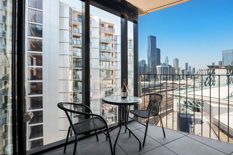 Rooftop Pool Stunning Apt At Marvel Stadium With Free Parking - Accommodation Gold Coast 3