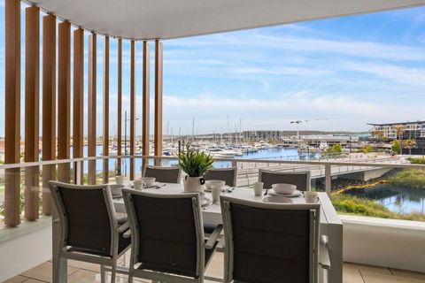 Sailview Escape - A Tranquil Marina Hideaway - 1 Gold Coast 3