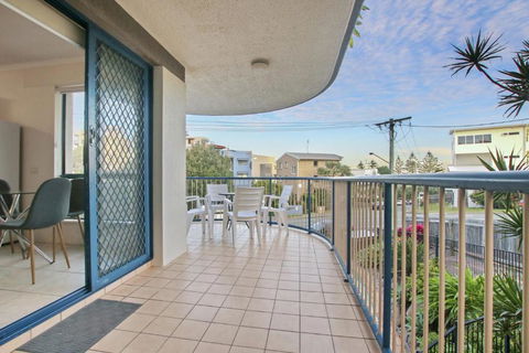 Sandalwood Unit 1 66 Lower Gay Tce - Accommodation Gold Coast 2