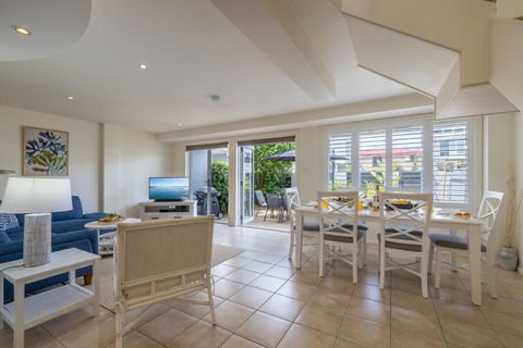 Sandcastles 4 -8 Ala Moana Way - Accommodation Gold Coast 1