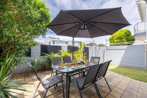 Sandcastles 4 -8 Ala Moana Way - Accommodation Gold Coast 3