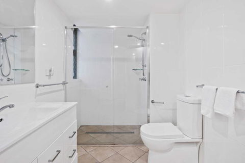 Sandown - Hosted By Burleigh Letting - Accommodation Gold Coast 1