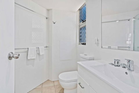 Sandown - Hosted By Burleigh Letting - Accommodation Gold Coast 2