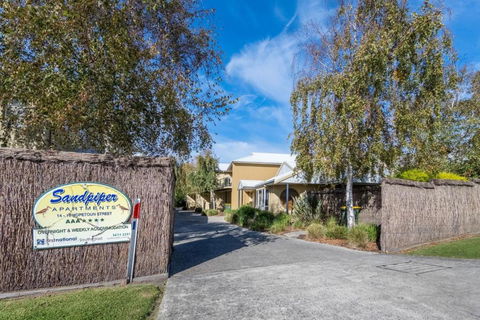 Sandpiper 5 - Close To Town And Beach - Accommodation Gold Coast 1