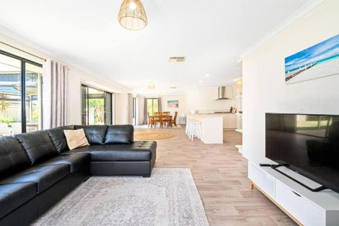 Sandpiper House - Family & Pet Friendly - Accommodation Gold Coast 2
