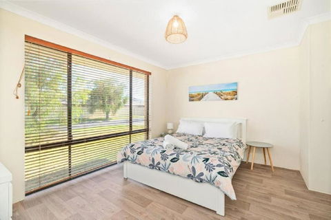 Sandpiper House - Family & Pet Friendly - Accommodation Gold Coast 3
