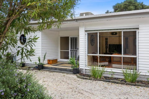 SANDY ANN At Lonnie - Accommodation Gold Coast 1