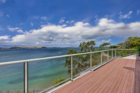 Sandy Bay Beachfront Oasis Direct Beach Access - Gold Coast 4U 1