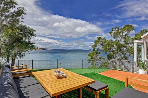 Sandy Bay Beachfront Oasis Direct Beach Access - Gold Coast 4U 0