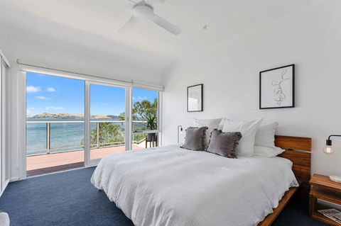 Sandy Bay Beachfront Oasis Direct Beach Access - Gold Coast 4U 3