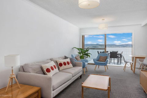Sandy Bay Waterfront - Gold Coast 4U 0