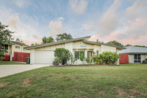 Sandy Burrows - Accommodation Gold Coast 3