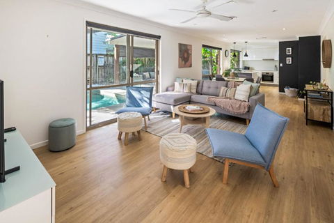 Sandy Dunes Retreat Pet-Friendly Wurtulla Home - Gold Coast 4U 2