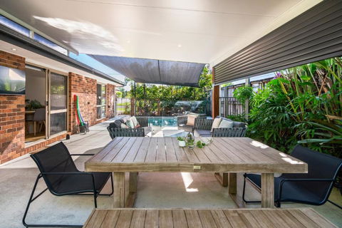 Sandy Dunes Retreat Pet-Friendly Wurtulla Home - Gold Coast 4U 1