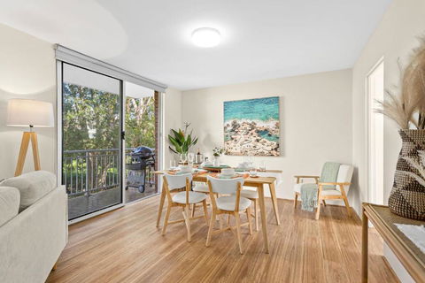 Sandy Feet - 1 Gold Coast 2