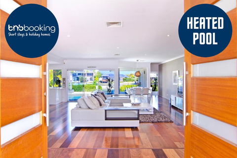 SEACLUSION 5 Bed Waterfront, Sleeps 12 - Accommodation Gold Coast 0