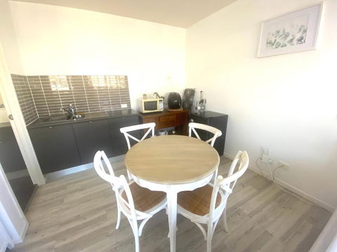 Self Contained Guest House - Sleeps 4 - 1 Gold Coast 3