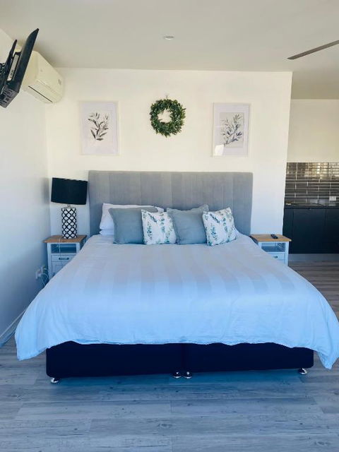 Self Contained Guest House - Sleeps 4 - 1 Gold Coast 2