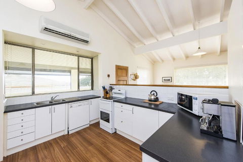 Sheoak On Wedge - Well Appointed Property Close To Beach - 1 Gold Coast 1