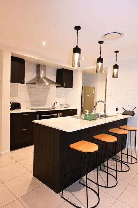 Spacious 4 Bedroom Retreat Fully Air Conditioned - Accommodation Gold Coast 0