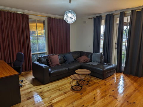 Spacious, Modern & Stylish Vacation Home - Accommodation Gold Coast 1