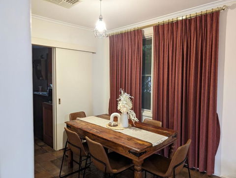 Spacious, Modern & Stylish Vacation Home - Accommodation Gold Coast 3