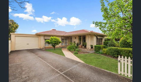 Spacious, Modern & Stylish Vacation Home - Accommodation Gold Coast 0